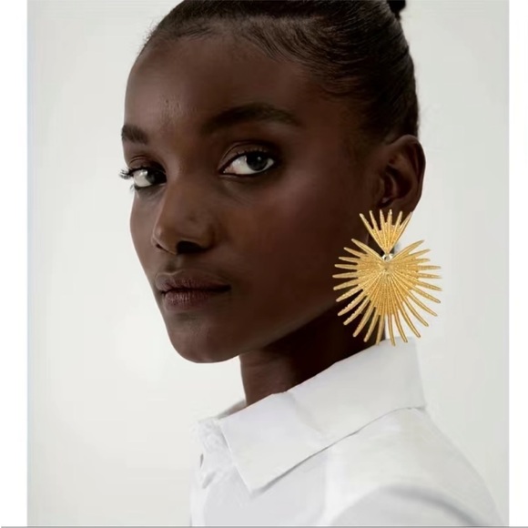 ZARA | GOLD GEOMETRIC STARBURST BLOGGER STATEMENT EARRINGS - Picture 1 of 4